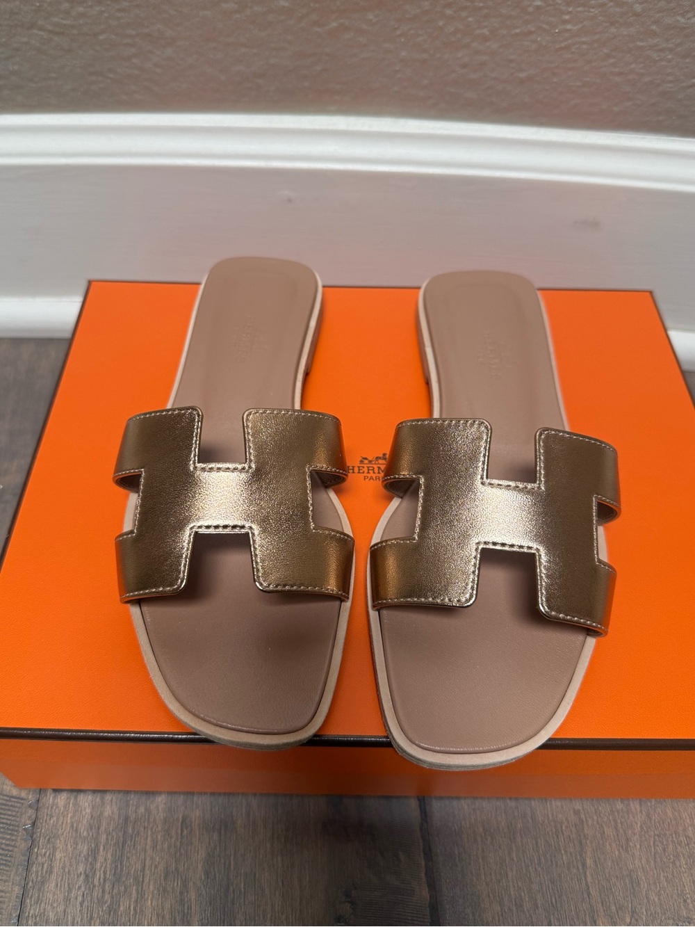 BNIB Hermes Rose Gold Oran Leather Slide Sandals - Women